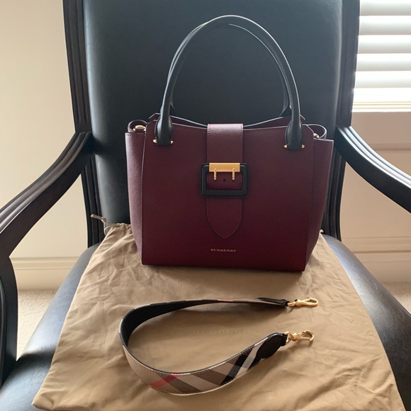 burberry medium buckle tote